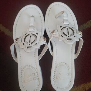 NWOT Crown and Ivy Women’s Wylie White Thong Sandals Size 7